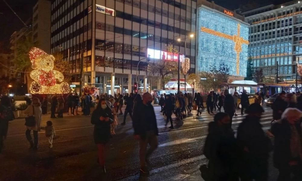 Lockdown: Λαοθάλασσα στο Σύνταγμα μετά την ανακοίνωση των νέων μέτρων